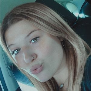 Meet your Posher, Becca